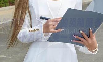 爱丝最新套图：发型师的强制服务，谁说不为自己美一把？