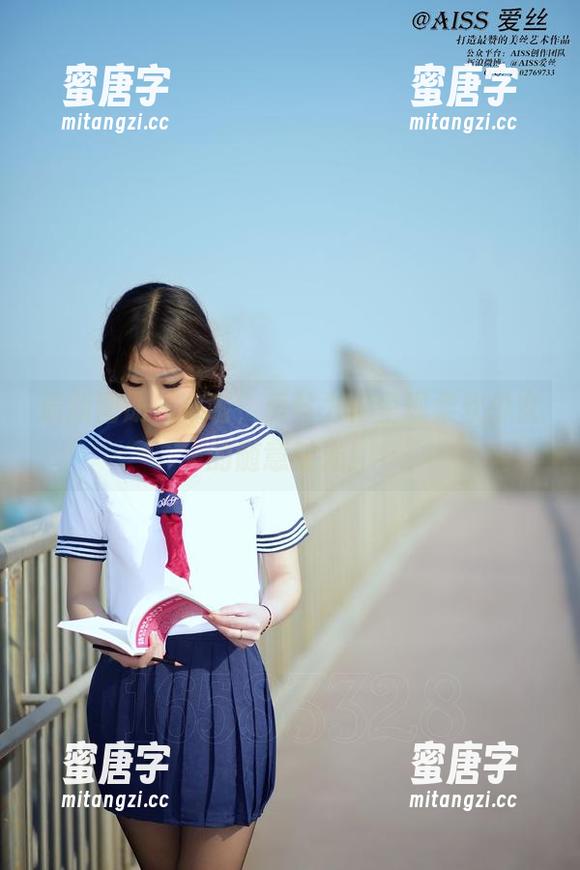 最新图册发布啦，爱丝为你呈现柔软少女的随意时光！