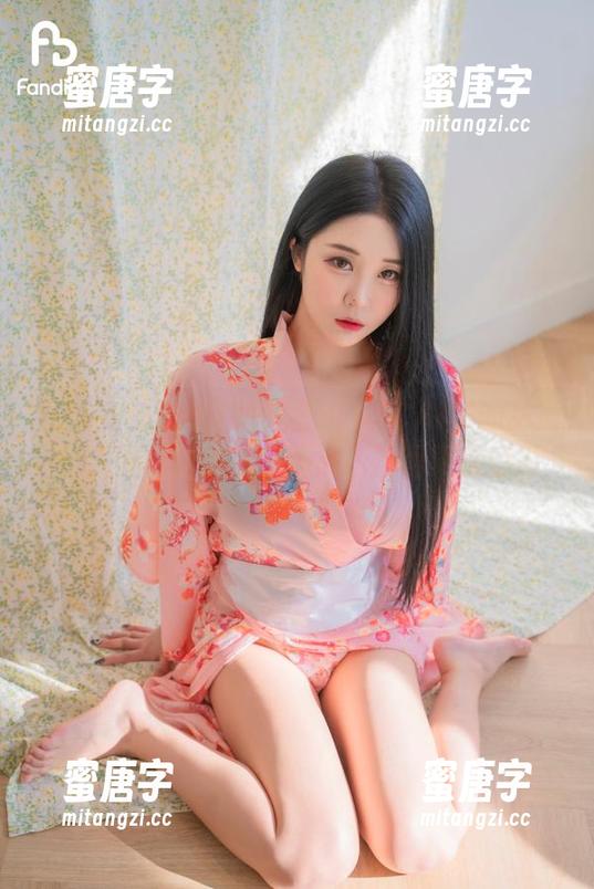 看Bomi(普美)如何把BLUECAKE的甜蜜和纯爱写进她的写真集，原图更是精彩