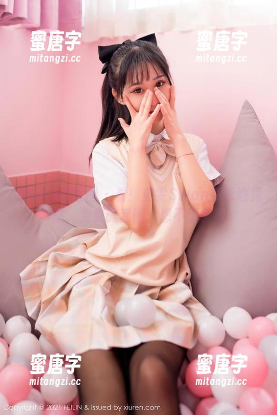 Feilin嗲囡囡-史雯Swan Feilin嗲囡囡 - 看!史雯Swan在泳池晃悠,免费的套图,想不想拿?