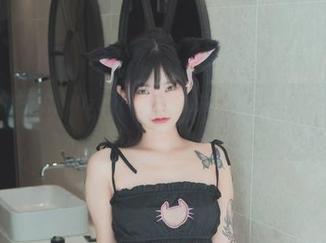 想象和现实交织，Hizzy(히지)的私拍写真把御姐特质诠释得很微妙。