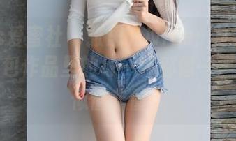 IMiss爱蜜社 – 张思允Nice：泳池是舞台，图包作品里的每一帧都像一声轻叹，似懂非懂。