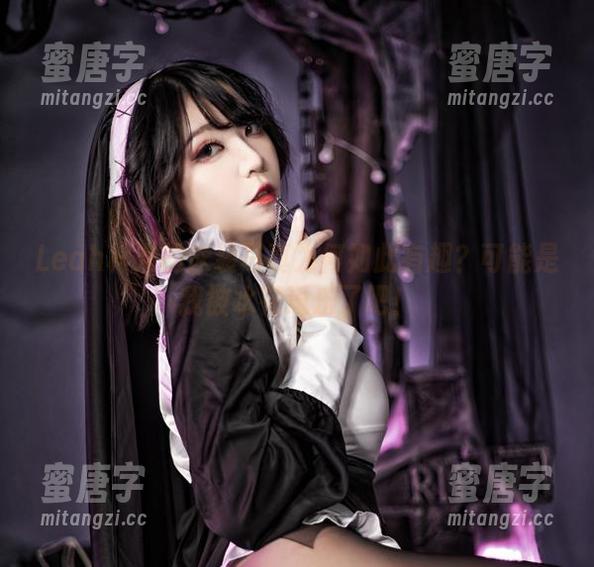 Leah梓未 Leah梓未的泳装写真为何如此有趣?可能是我被水花逗乐了吧!