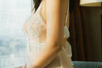 从今天开始，MyuA(뮤아)的MoonNightSnap图包在你手机里冻住——下载吧，别等到月亮变弯！