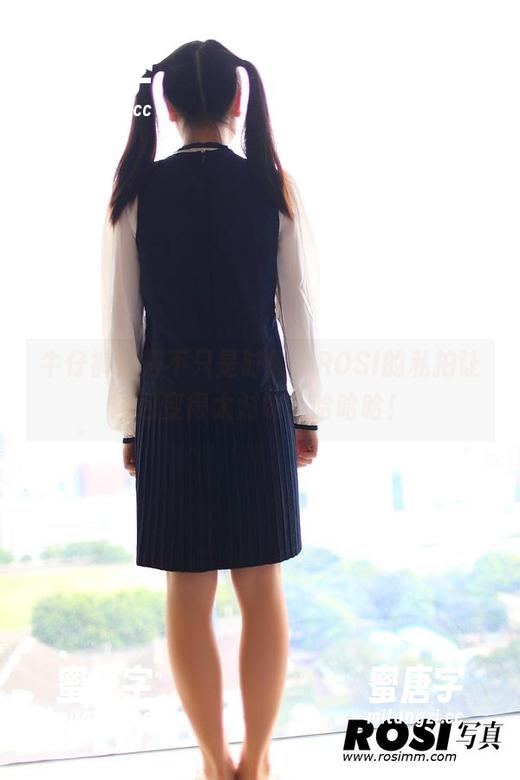 ROSI 牛仔裤穿搭不只是时候,ROSI的私拍让图包变得太对味,哈哈哈!