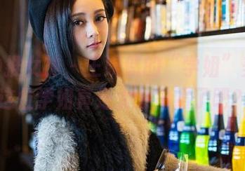 TGOD推女神 – 王婉悠的“学姐”美图：这位学姐真是太会拍照了吧？