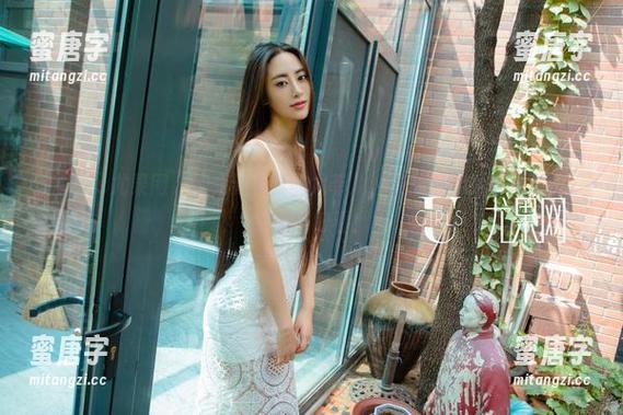 UGirls尤果网-尤菲儿 UGirls尤果网 - 油亮到不行的尤菲儿,快从图库抓一张下载,惹火又好看!