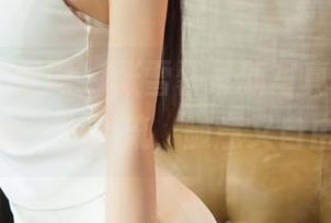 UGirls尤果网 – 张雪馨最新写真，双马尾好似一条河流，随意又自由。