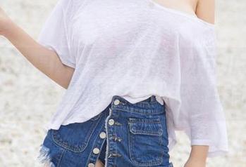 UGirls尤果网 – 在线直击！才可儿水手服变奏，在叠叠波涛中寻找平静与俏皮。