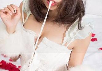 UGirls尤果网 – 教室静默，芊小童美图几何，她的眼神总能把我拉入沉思。