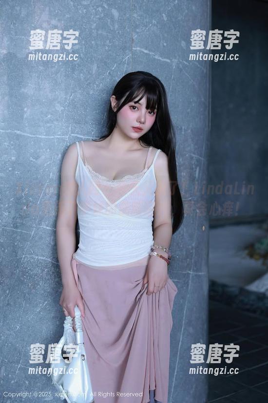Xiuren秀人网-LindaLinda Xiuren秀人网 - 今天又来了!LindaLinda更新了学妹的最新图片,真会心痒!