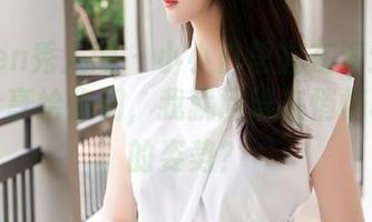 Xiuren秀人网 – 小小白思宜在海边的图包，分享给你们，我就问谁在悄悄模仿她的姿势？