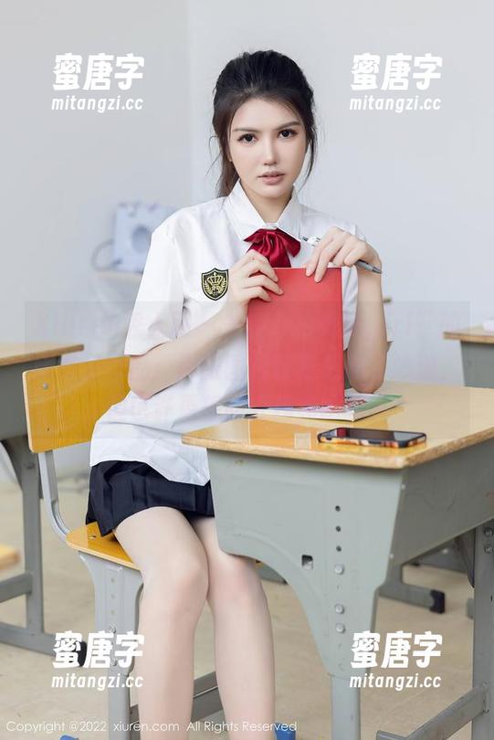 Xiuren秀人网 - 关注“拍黄瓜girl”的比基尼作品：那张图片让我想起了沙滩，但也许更想回去找点吃的。