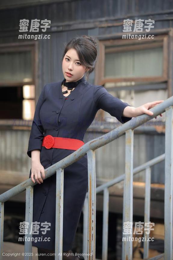 Xiuren秀人网-杜viki Xiuren秀人网 - 杜viki写真:那对网袜,恰到好处的暧昧