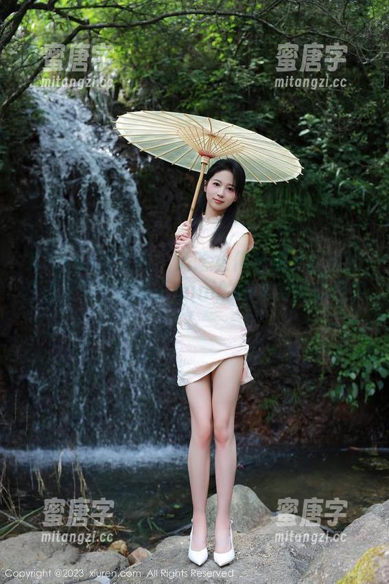 Xiuren秀人网-糯美子mini Xiuren秀人网 - 凭啥女仆制服只能出现在动漫里?糯美子mini的图集告诉你现实!
