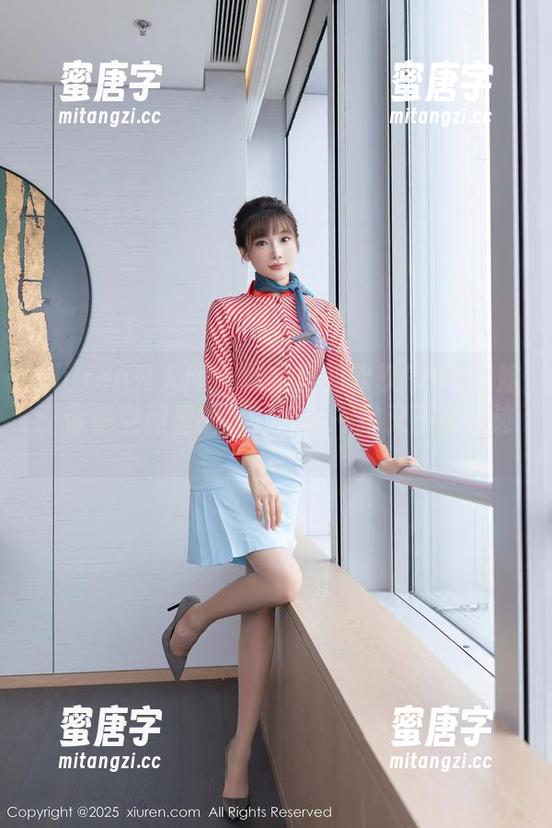 Xiuren秀人网-软软Roro Xiuren秀人网 - 图集里的软软Roro姐姐:像是空间里的风,轻轻一拂又不留痕迹。