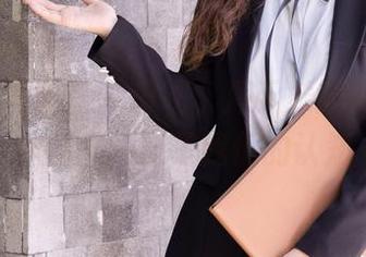 YouMi尤蜜荟 – 好吧，周于希的黑丝制服作品又刷新了我们的认知