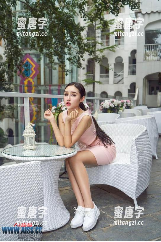 aiss-若兮 aiss - 若兮的全套作品:每一个裸足都是与地面的小约会