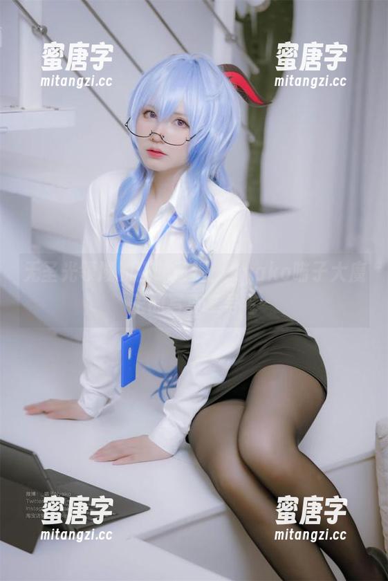 nyako喵子大魔王 无圣光领域的猫咪奇遇:nyako喵子大魔王的写真二号卷