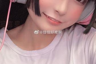 这组写真里，佳佳好难啊姐姐完全是个时尚教主，随便一张都让人想多瞧几眼。