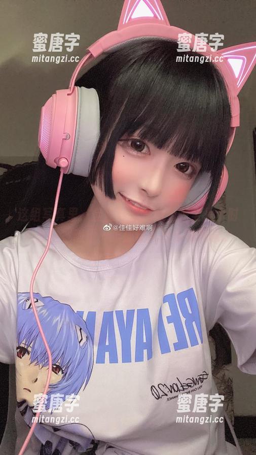 佳佳好难啊 这组写真里,佳佳好难啊姐姐完全是个时尚教主,随便一张都让人想多瞧几眼。