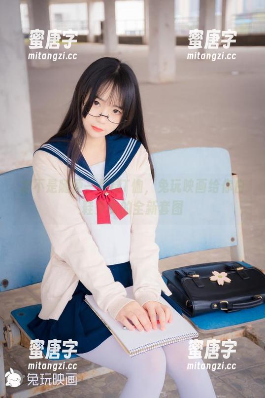 兔玩映画 才不是随便一件绿T恤,兔玩映画给你白鞋少女的全新套图