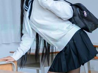 喵糖映画给我打了个高清图集，让窗边的女孩流连忘返…