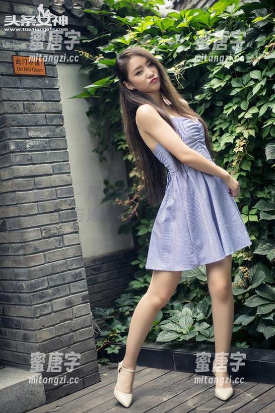 头条女神-娜依灵儿 头条女神 - 网盘里的泳衣大赛:娜依灵儿与她的水上‘桌游’!