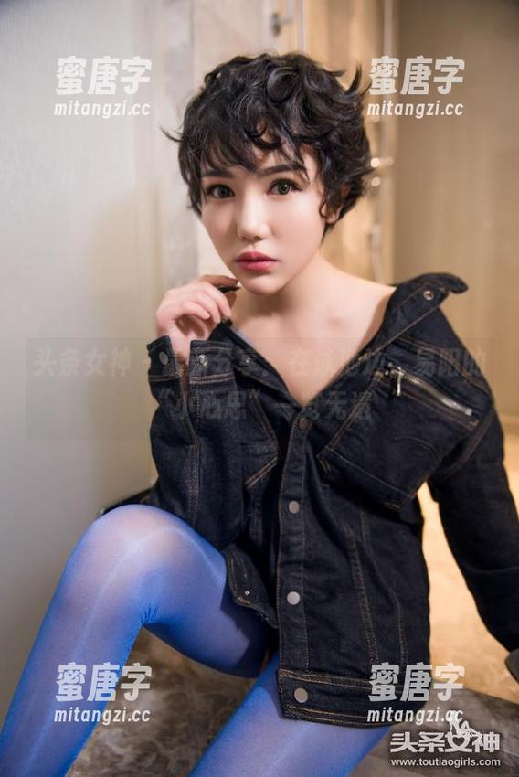 头条女神-易阳 头条女神 - 最新分享:在泳池边,易阳的“小心思”一览无遗