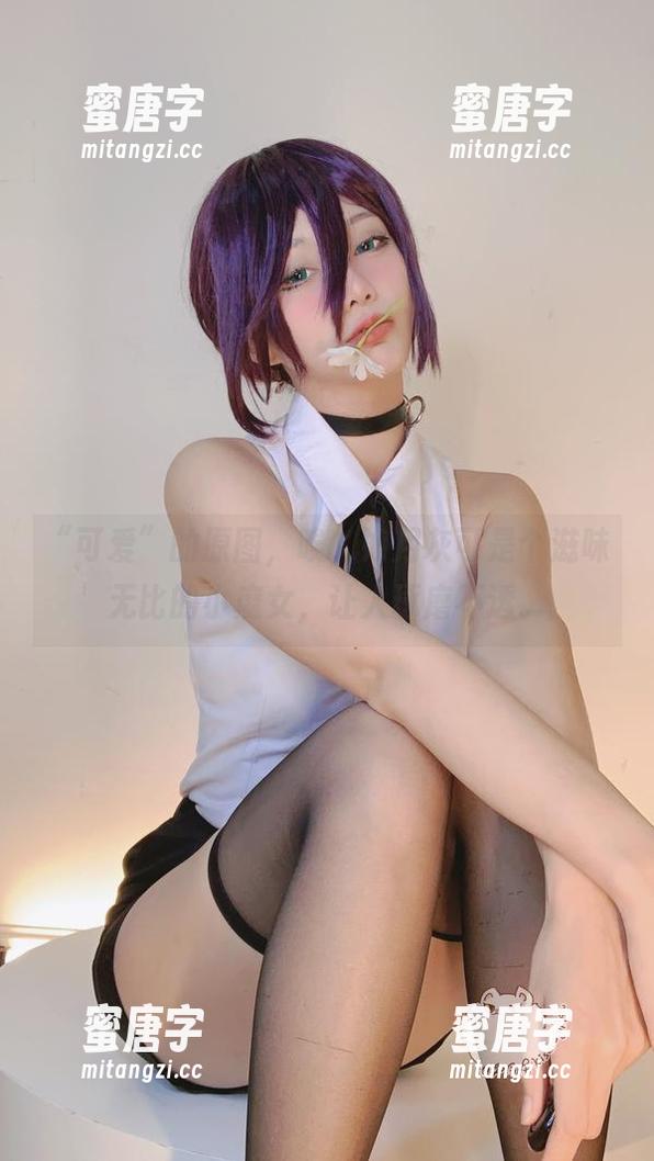 如月灰 “可爱”的原图,唉,如月灰可是个滋味无比的小魔女,让人琢磨不透。