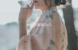 说好只是看安曜曜的网袜，可图片一打开，全套反而让我目不转睛。