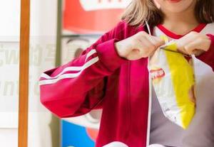 小仓千代w的写真新姿势：反正2024年Fantia高清也不过如此吧？
