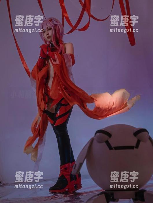 小和甜酒 小和甜酒在教室里,在线的原图透露了一点不一样的感觉哎。