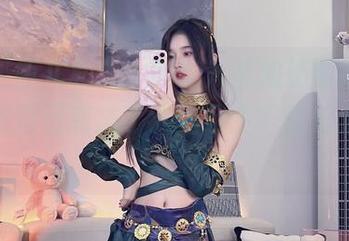 小小奶瓶儿私拍，珍珠人鱼加长版图包，干脆把自己变成了人鱼公主？这信息量好大。