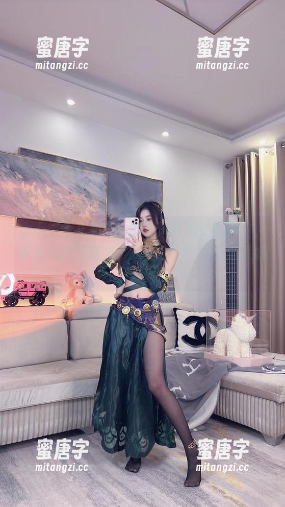 小小奶瓶儿 小小奶瓶儿私拍,珍珠人鱼加长版图包,干脆把自己变成了人鱼公主?这信息量好大。