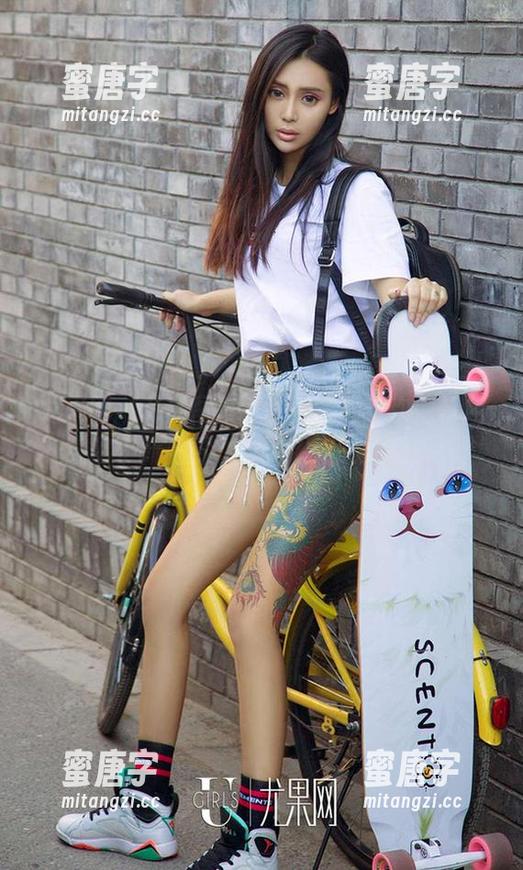 尤果网-崔灿 尤果网 - 私房图集来了!崔灿这次把粉色穿出了新高度,像糖果店的新招牌!
