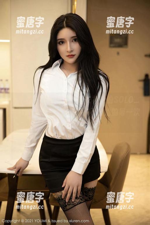 尤蜜荟-SOLO_尹菲 尤蜜荟 - 美图精选,连衣裙中的SOLO_尹菲:总觉得文字永远说不出她的每一次眨眼。