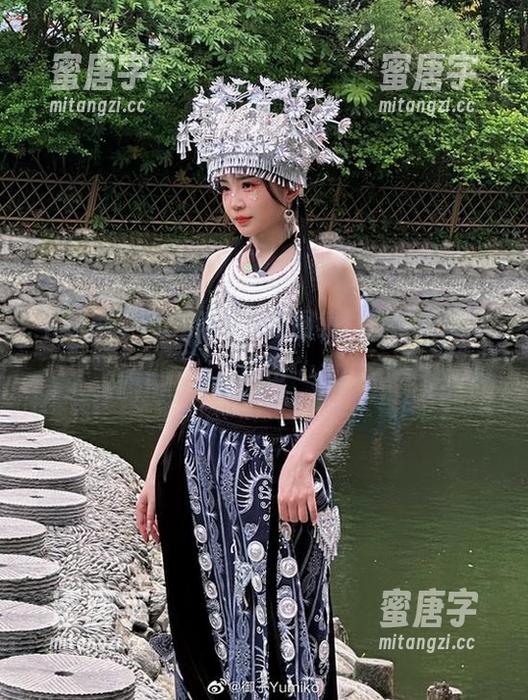 御子Yumiko 下载御子Yumiko皮衣图集,别与我过分亲密