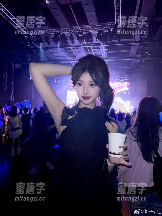 怡子yiii 户外探险?不,是怡子yiii的图包,等你来翻找