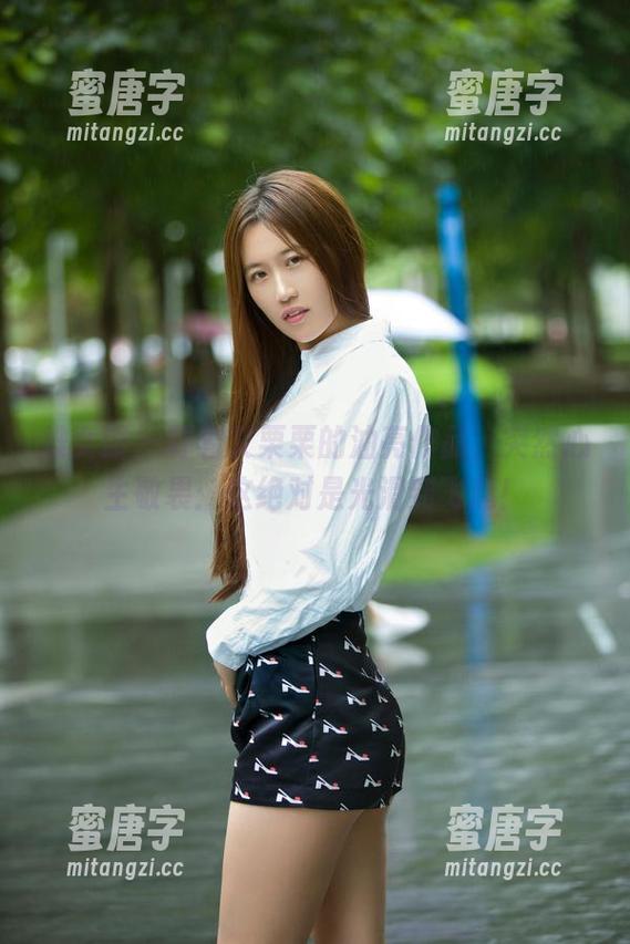 推女郎 - 盯着艾栗栗的油亮作品，突然心生敬畏：这绝对是光滑到飞起！