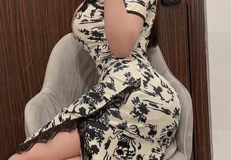 微密圈 – 翘臀白袜包里的玄机，完全不妨碍我想下载是可馨吖的图包…这算变态吗？