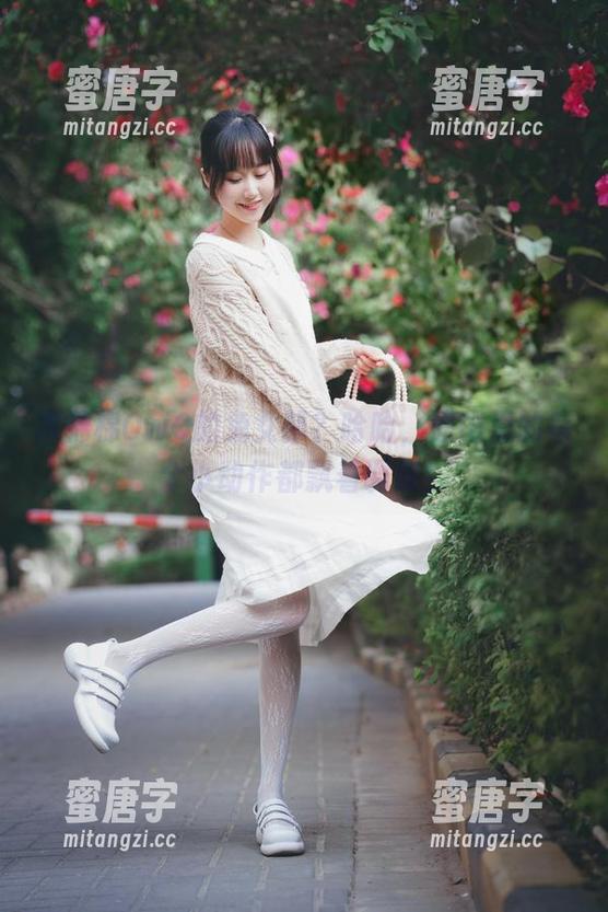 木棉棉OwO 木棉棉OwO的兔女郎?哈哈,原图里的每个小动作都飘着调皮!