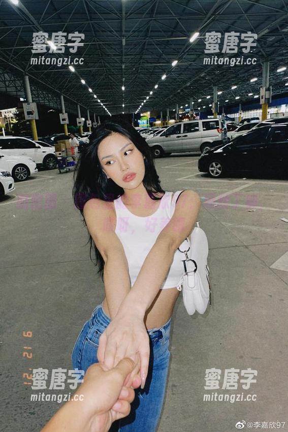 李嘉欣97 微密圈 - 图包里的李嘉欣97:黑丝丁裤,哎呀,好养眼