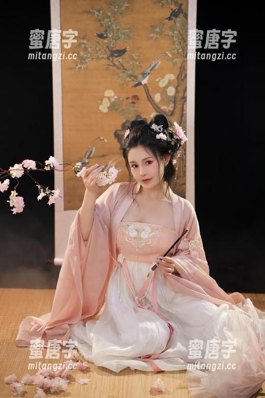 桃暖酱 旗袍白月光:桃暖酱全套作品,适合放在桌面上欣赏的奢侈品。