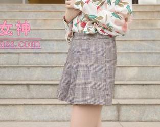 梦丝女神 – 夏日写真舞台，灵唯用身体寻觅一丝凉意？