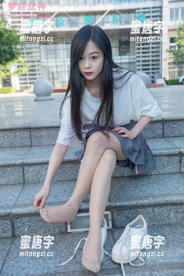 梦丝女神-舒蕾 梦丝女神 - 舒蕾的创新之作:免费图集带你走进艺术空间,领略美腿之魅!