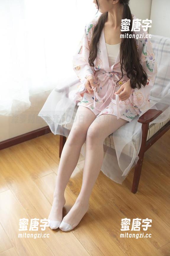 森萝财团 森萝财团全套50D白丝练功服,百合踩物,标准的‘我是谁’现场!