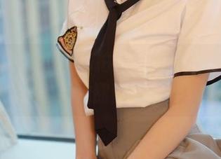 模范学院 – 小小私拍：宅兔兔女仆，偷偷藏着某种甜蜜的冲动。