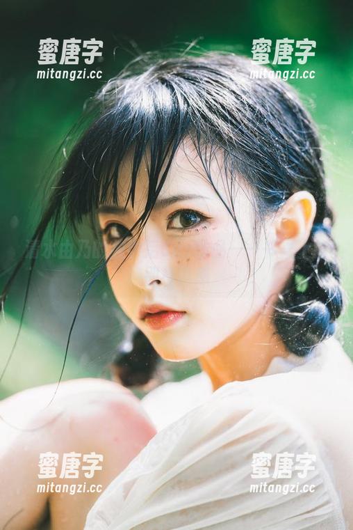 清水由乃 清水由乃的放学后Cos作品——书桌上的别样诱惑