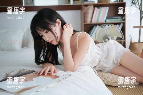 清水由乃 田园蕾丝裙下的清水由乃,温婉得不真实,像是从画里走出来的姑娘。